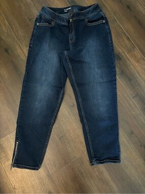 EUC Lane Bryant Genius Fit Ankle Skinny.
Jeans Dark Wash Zipper Cuff